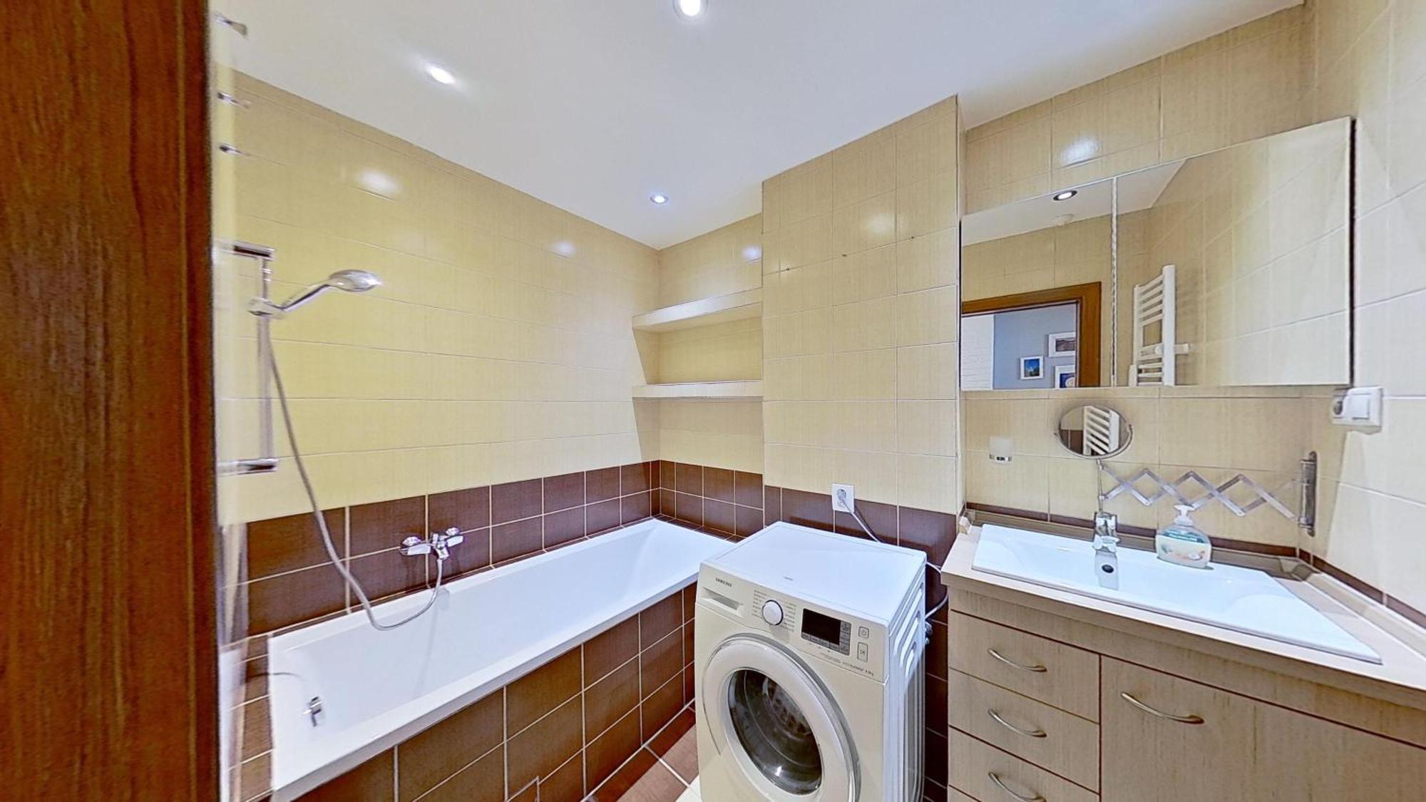 2Br Apt With Free Garage Parking, Close To The Historic Centre Bratislava Dış mekan fotoğraf